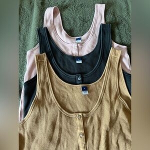 Bundle of 3 Old Navy cropped tank tops pink, khaki, and gray women’s medium
